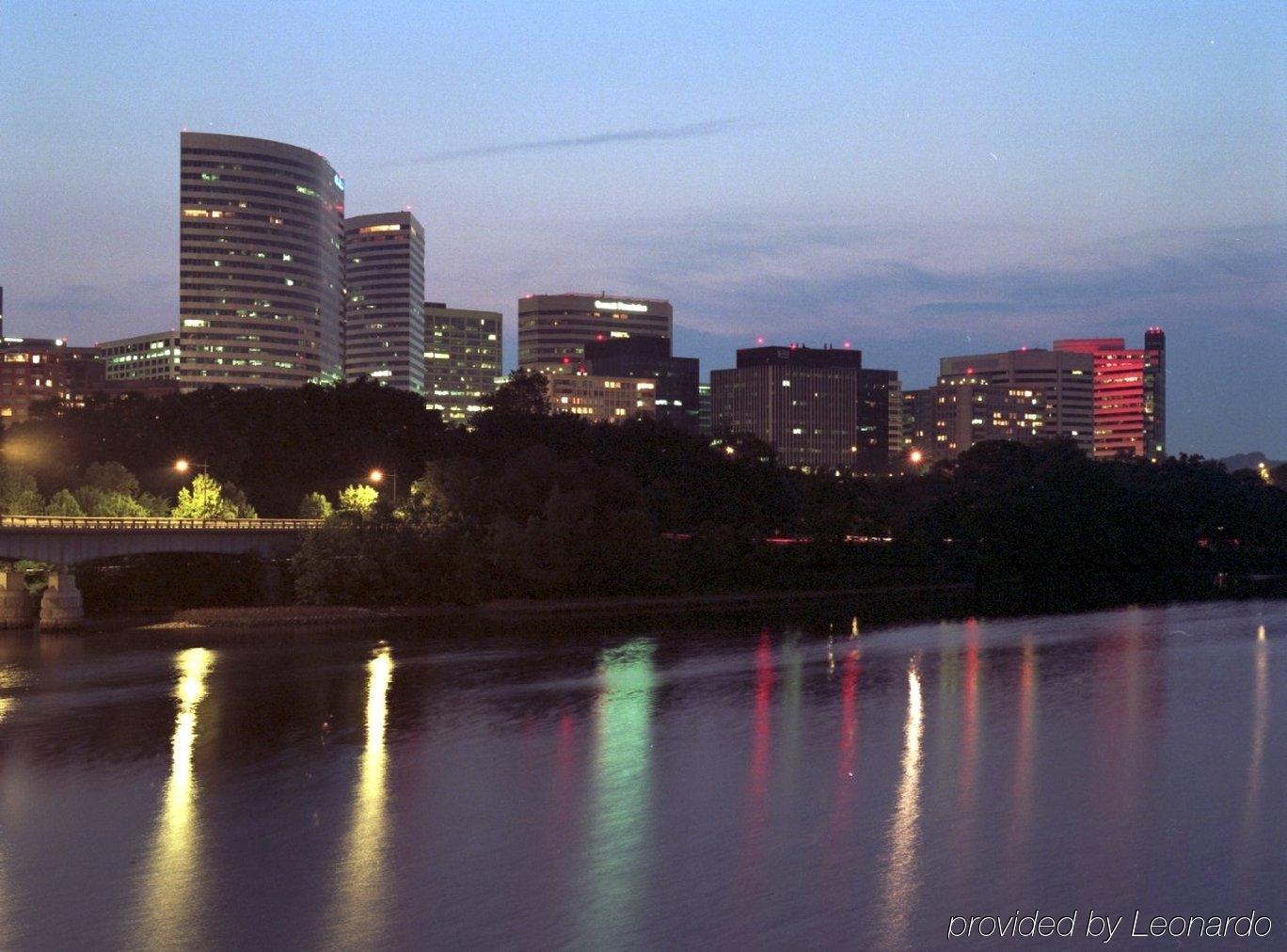 Holiday Inn Rosslyn At Key Bridge อาร์ลิงตัน ภายนอก รูปภาพ