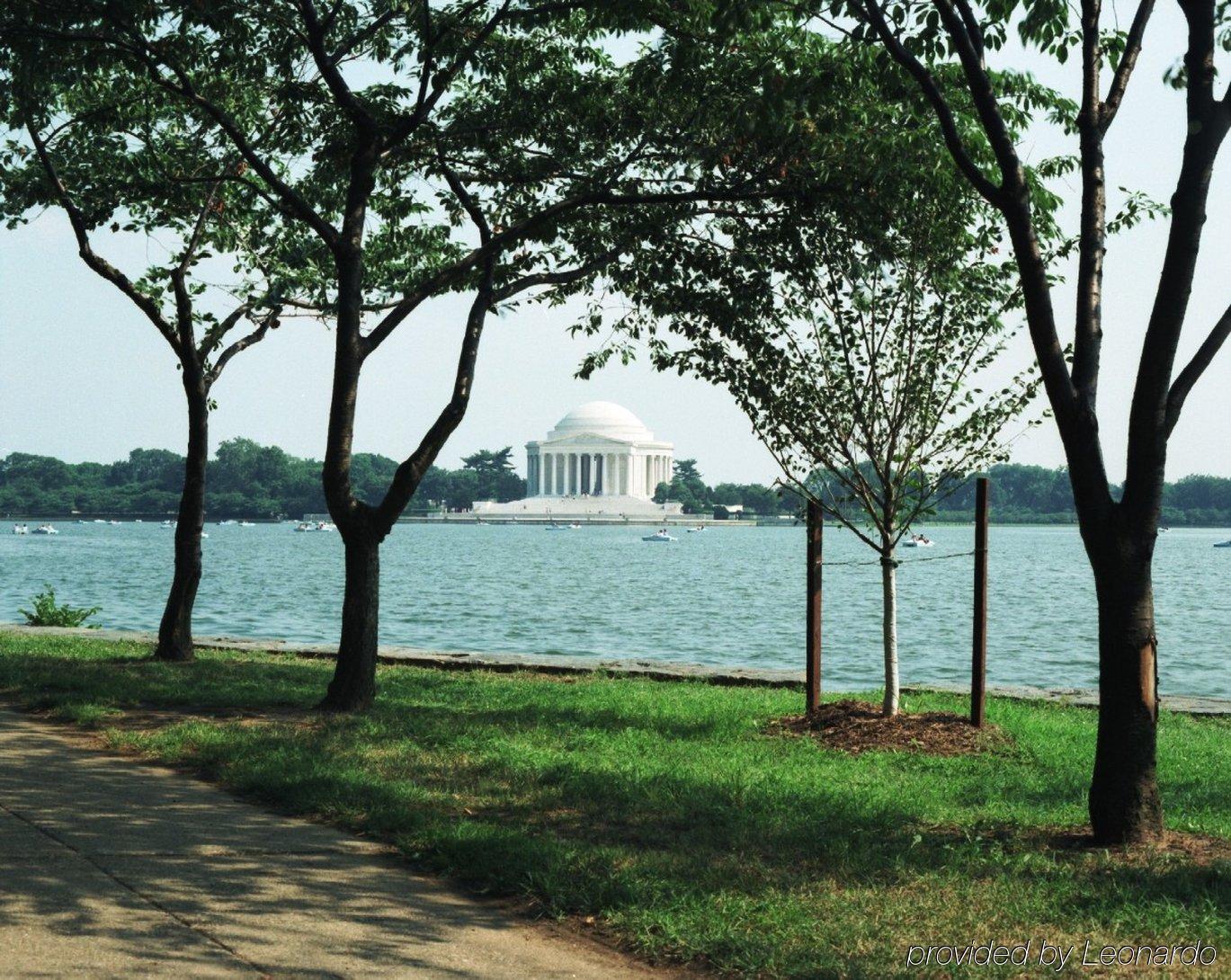 Holiday Inn Rosslyn At Key Bridge อาร์ลิงตัน ภายนอก รูปภาพ