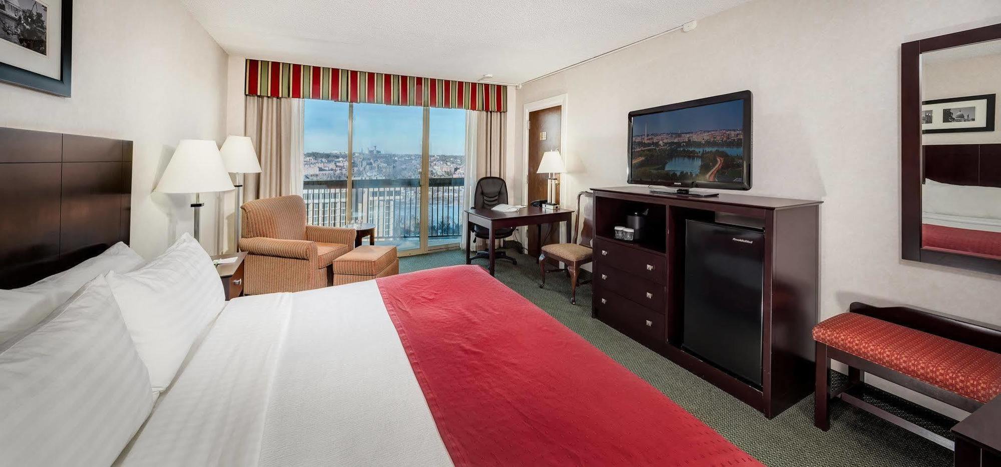 Holiday Inn Rosslyn At Key Bridge อาร์ลิงตัน ภายนอก รูปภาพ